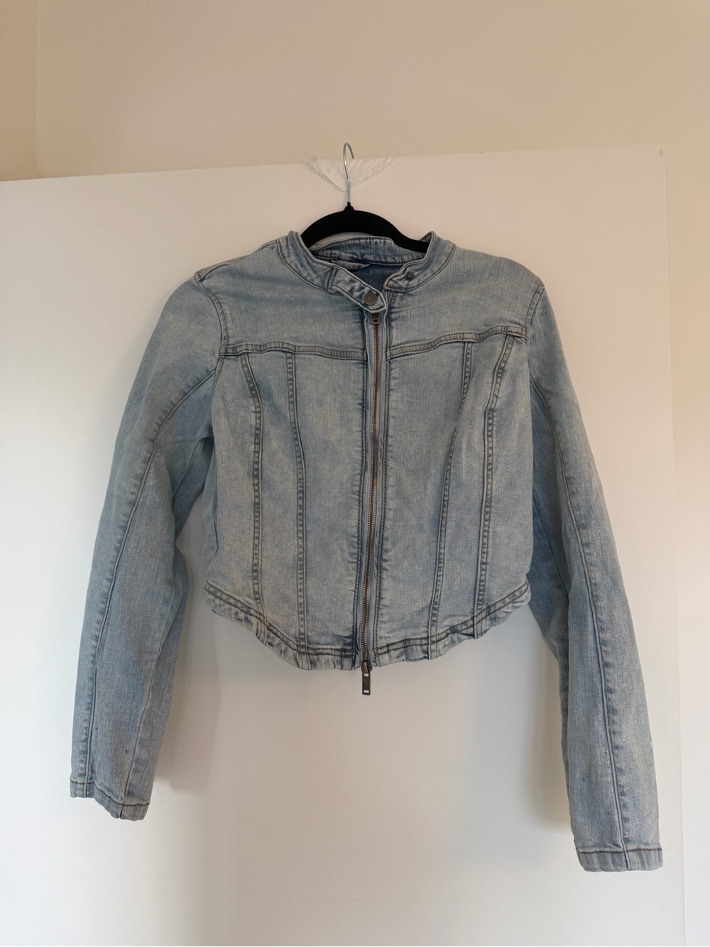 Light Wash Denim Jacket - Women's Zip Front Jacket